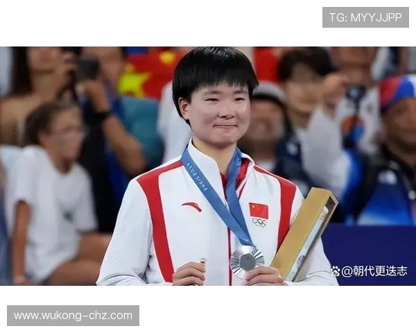 何冰娇这生活节奏我真服了,赛场上拼到爆,下了场秒变寂寞文青?