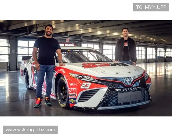 彭帅一现身就带着豪车队，普通人上班路都没这排面吧？