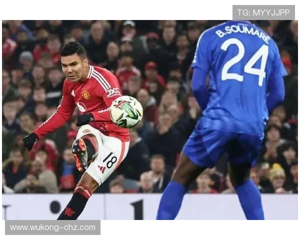 曼联进攻失效，空间压缩与中场连接断裂成关键问题