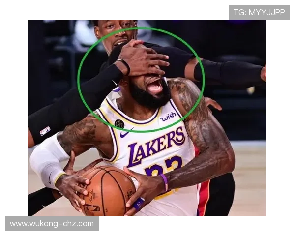 一次看懂！NBA赛场如何区分防守犯规与进攻犯规的具体判罚依据